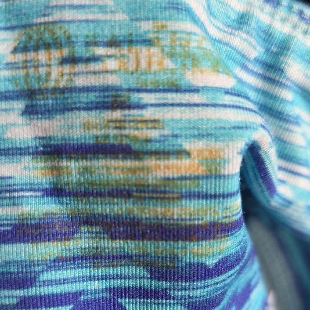 Blue Dynamic Pattern Capris - Picture 2 of 2